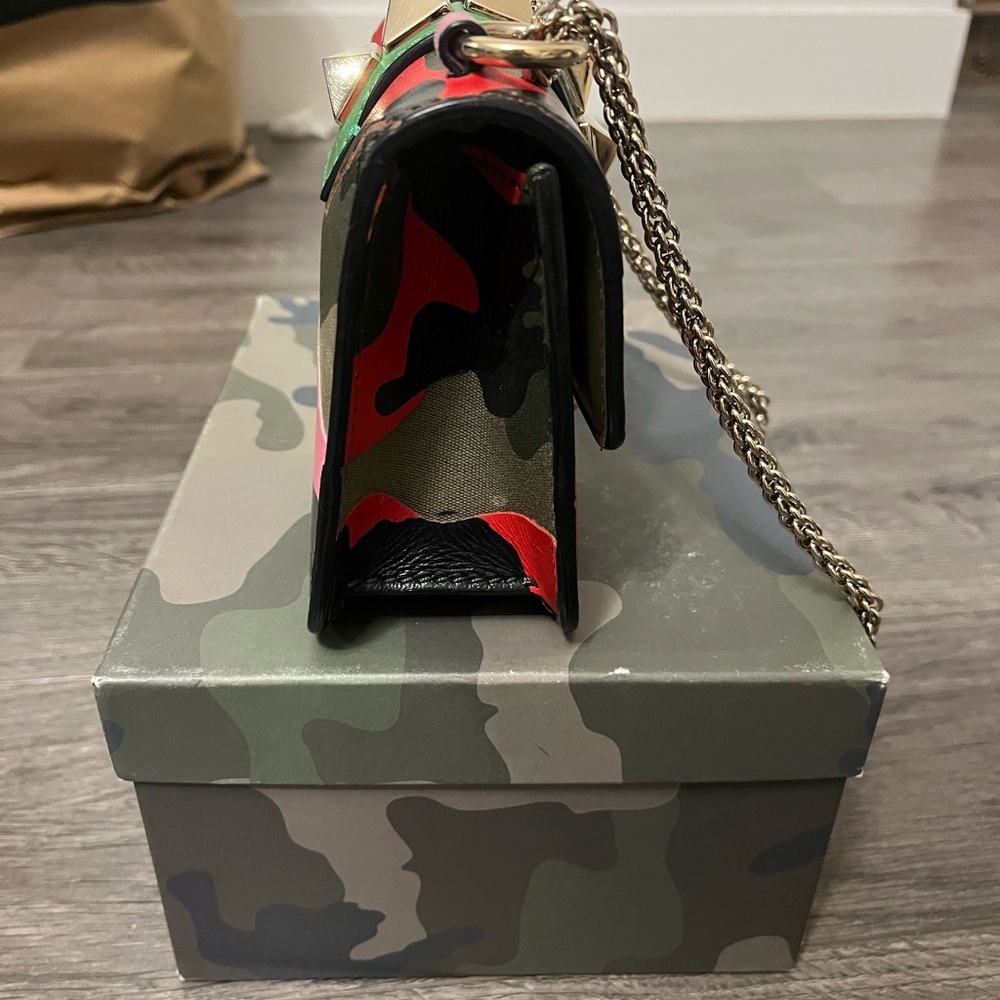 Valentino Garavani B-rockstud leather crossbody bag image 4